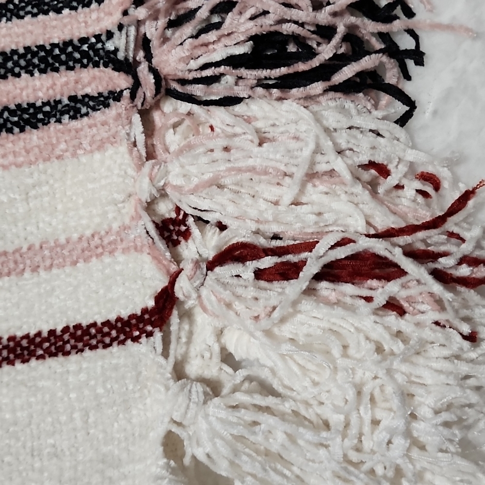 Ladies scarf - Picture 3 of 4